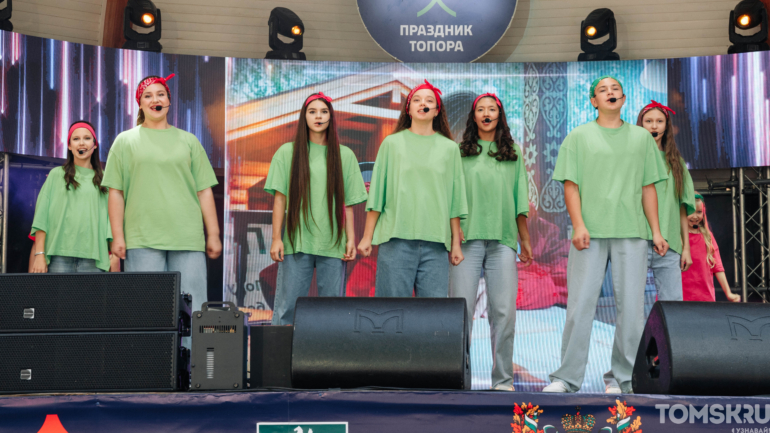 Фоторепортаж: «Праздник Топора» стартовал в томской «Околице»