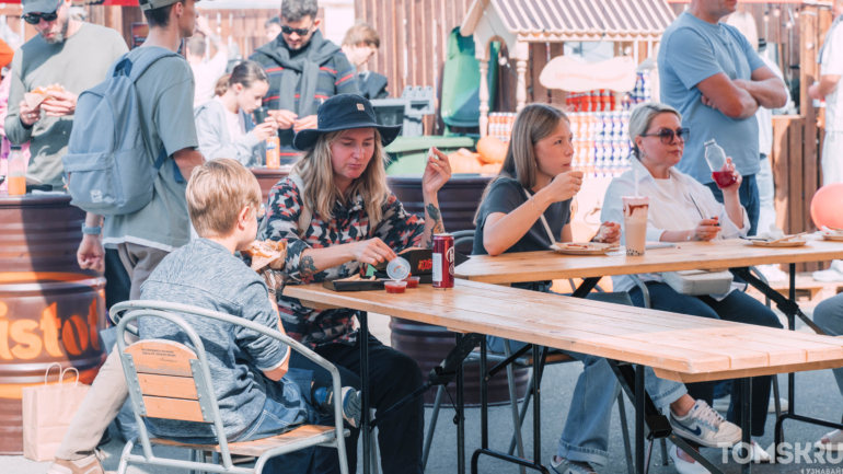 Фоторепортаж: рекордная шаурма и гастро-битвы собрали тысячи томичей на «ЕСТЬ ФЕСТ»
