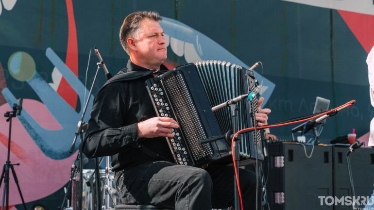 Фоторепортаж: рекордная шаурма и гастро-битвы собрали тысячи томичей на «ЕСТЬ ФЕСТ»