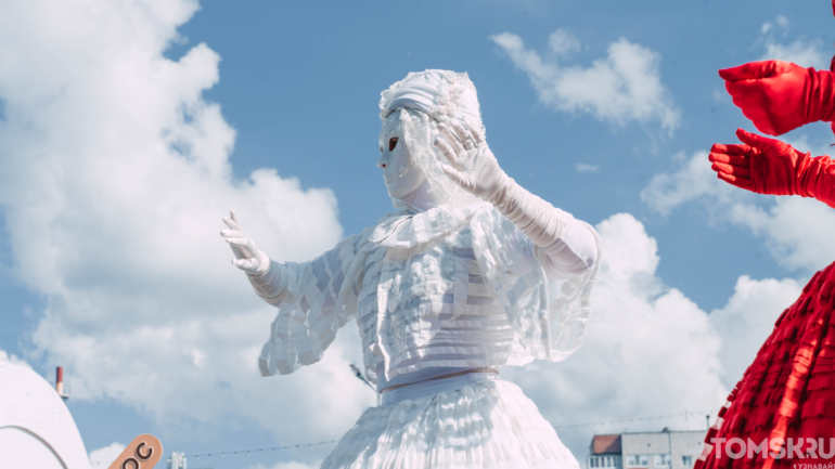 Фоторепортаж: рекордная шаурма и гастро-битвы собрали тысячи томичей на «ЕСТЬ ФЕСТ»