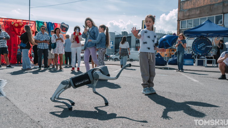 Фоторепортаж: рекордная шаурма и гастро-битвы собрали тысячи томичей на «ЕСТЬ ФЕСТ»