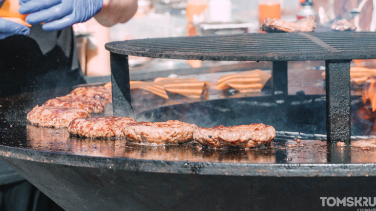 Фоторепортаж: рекордная шаурма и гастро-битвы собрали тысячи томичей на «ЕСТЬ ФЕСТ»