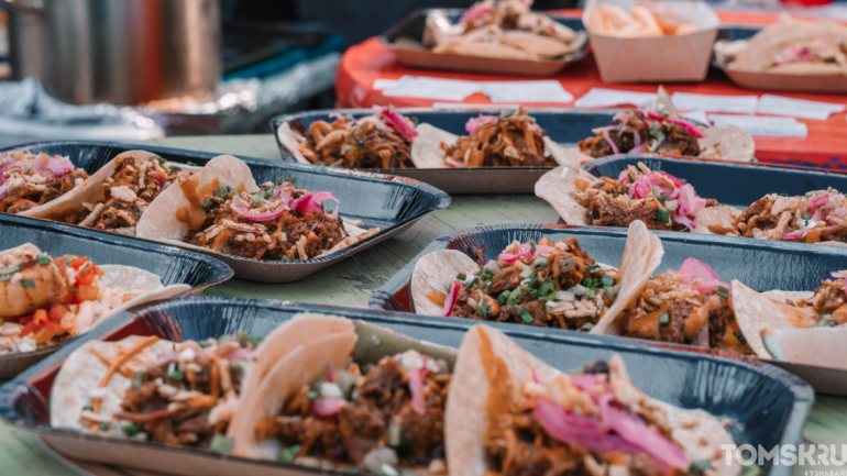 Фоторепортаж: рекордная шаурма и гастро-битвы собрали тысячи томичей на «ЕСТЬ ФЕСТ»