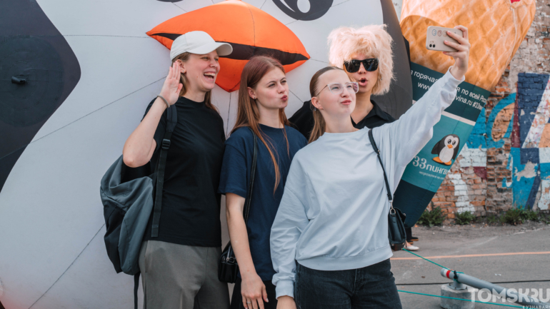 Фоторепортаж: рекордная шаурма и гастро-битвы собрали тысячи томичей на «ЕСТЬ ФЕСТ»