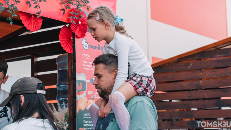 Фоторепортаж: рекордная шаурма и гастро-битвы собрали тысячи томичей на «ЕСТЬ ФЕСТ»
