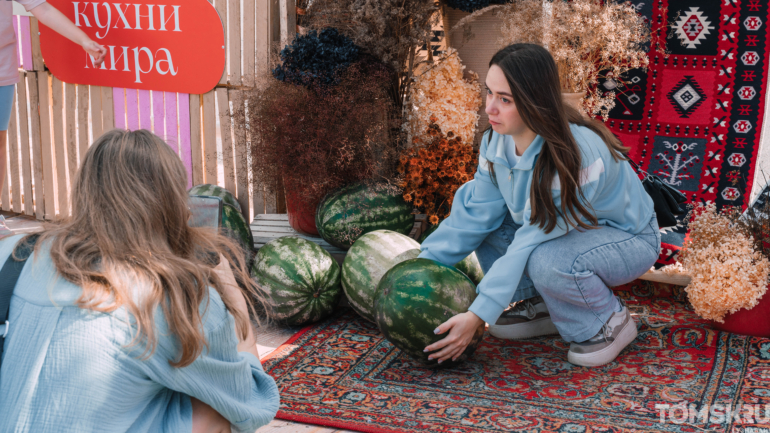 Фоторепортаж: рекордная шаурма и гастро-битвы собрали тысячи томичей на «ЕСТЬ ФЕСТ»