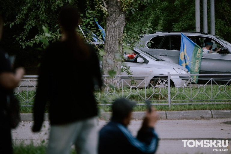 Фоторепортаж: в Томске прошел автопробег ко Дню ВДВ