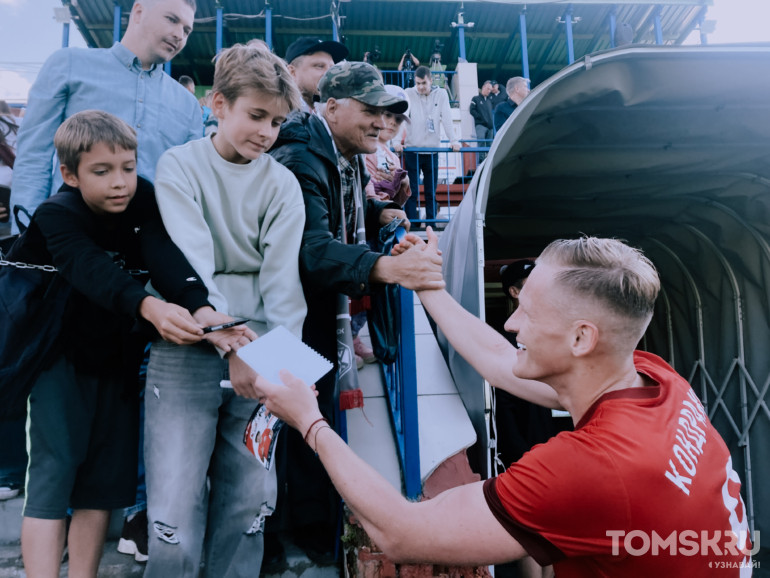 Фоторепортаж: как прошел футбольный матч «КДВ» — «Динамо-Владивосток»