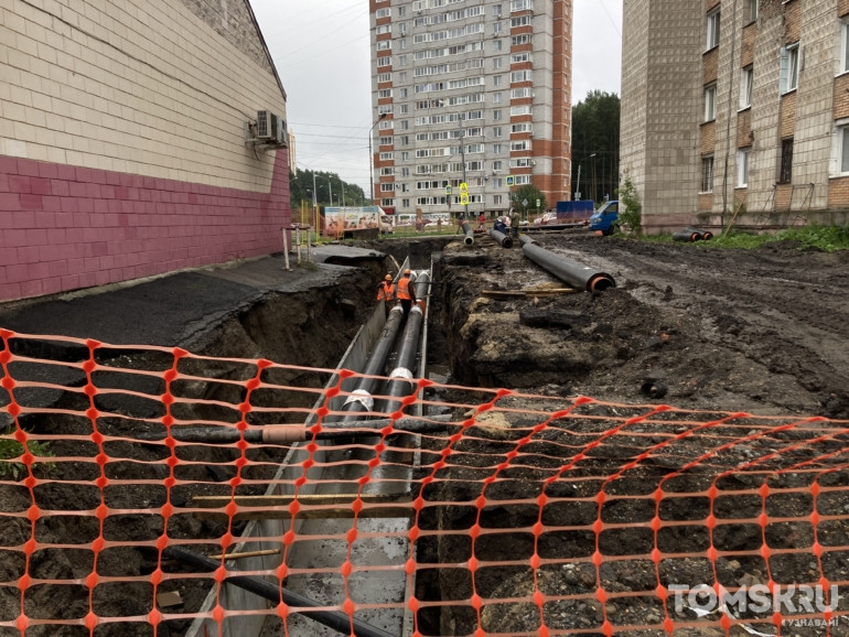 Мэр Томска проверил ремонт двух важных теплотрасс в Октябрьском районе