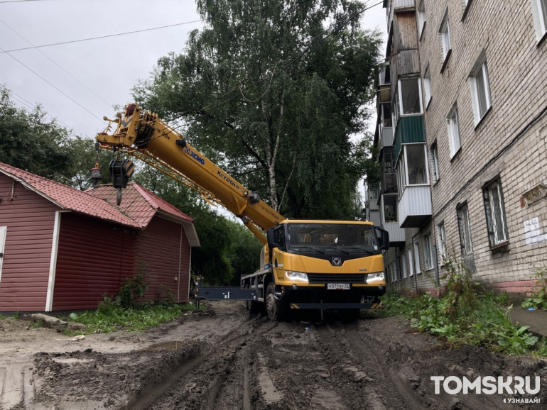 Мэр Томска проверил ремонт двух важных теплотрасс в Октябрьском районе
