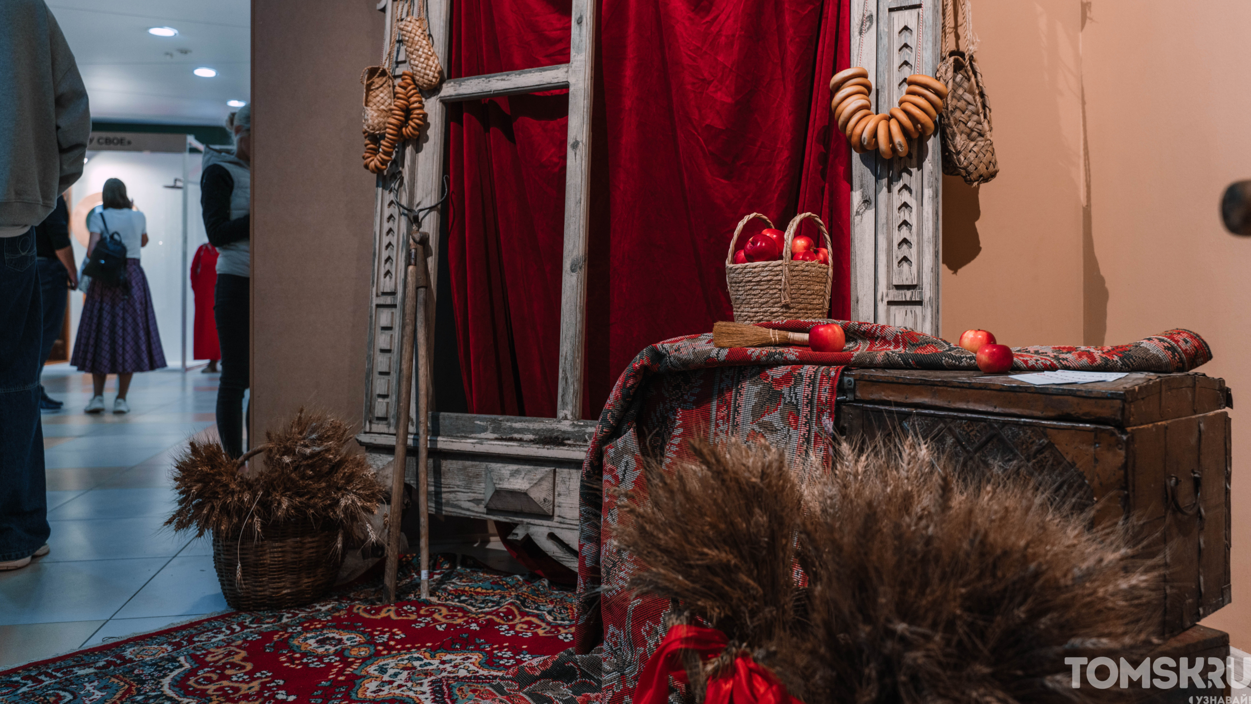 В томском Музее славянской мифологии открылась первая интерьерная выставка