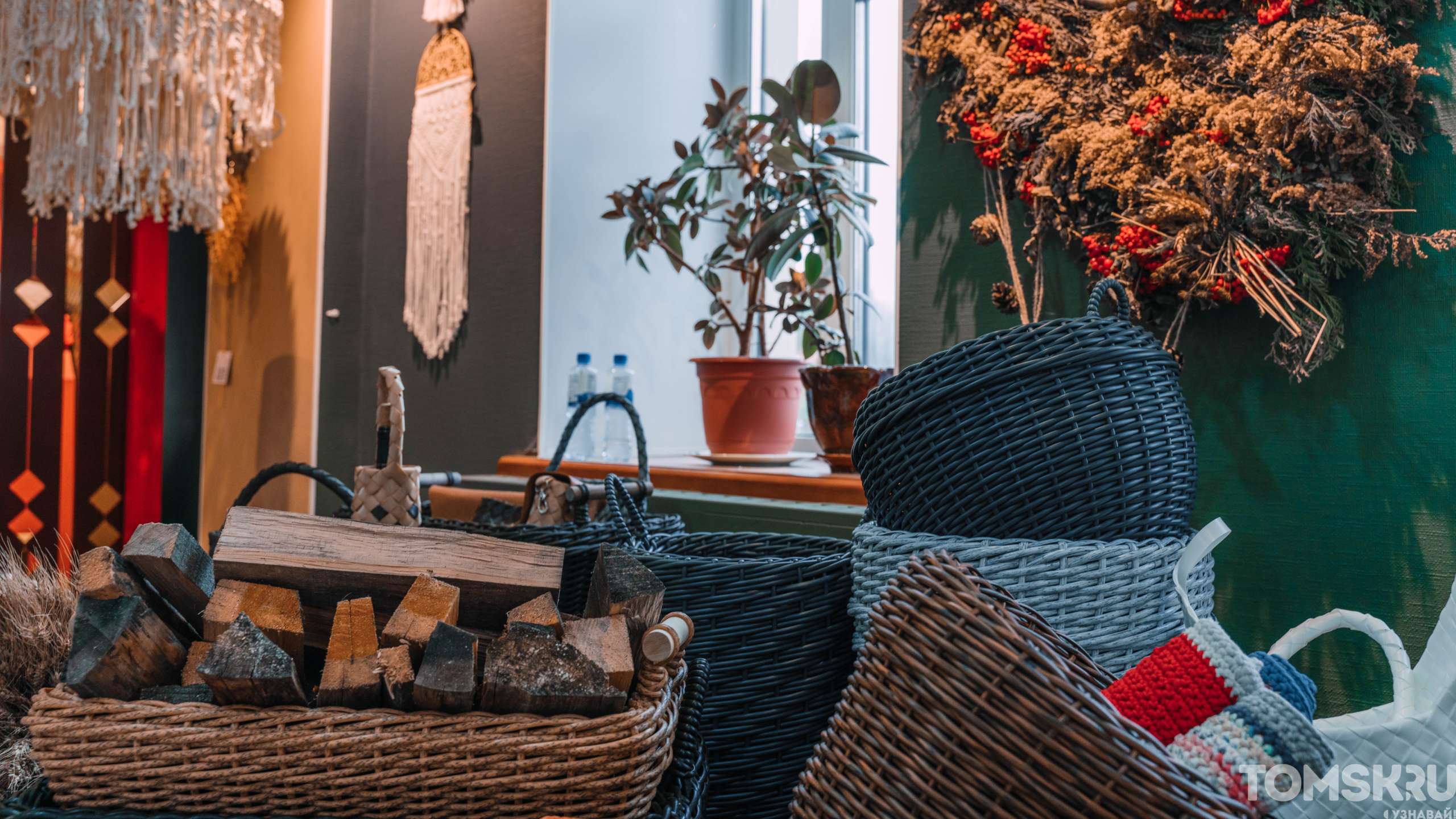 В томском Музее славянской мифологии открылась первая интерьерная выставка