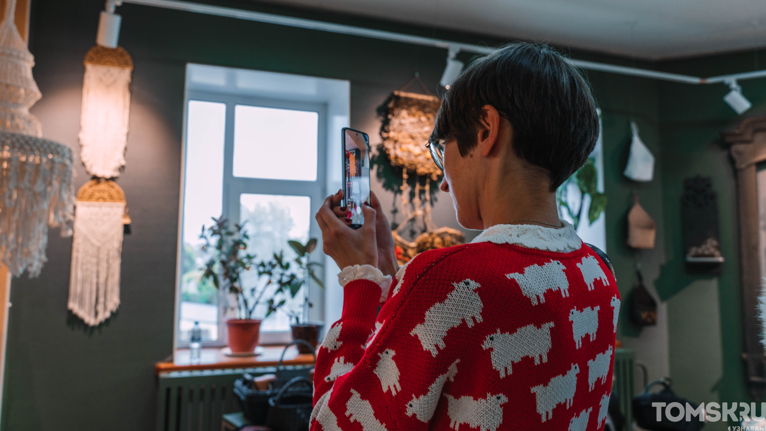 В томском Музее славянской мифологии открылась первая интерьерная выставка