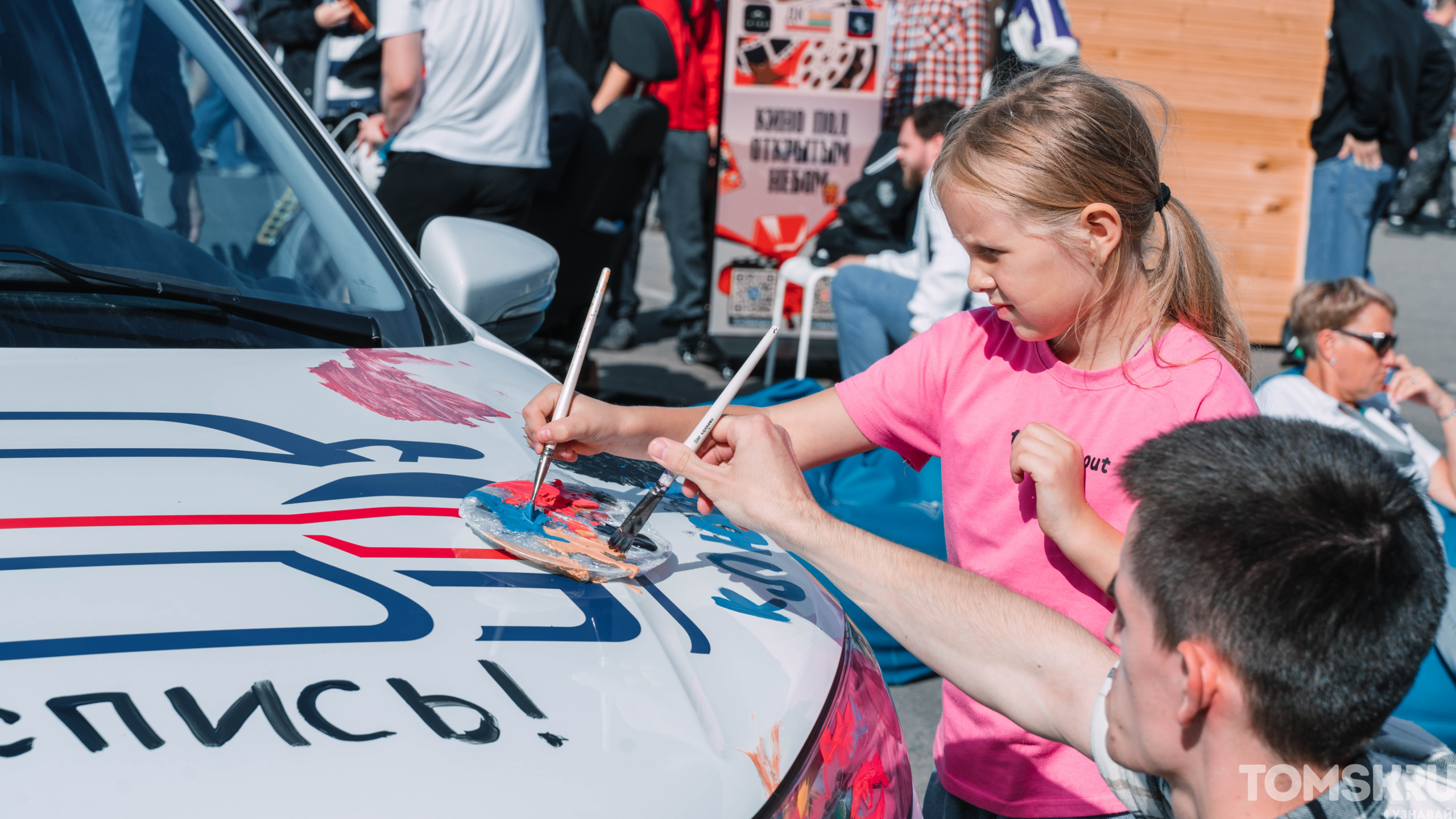 Множество авто и конкурс мастеров: в Томске прошел первый «ТомичФест»