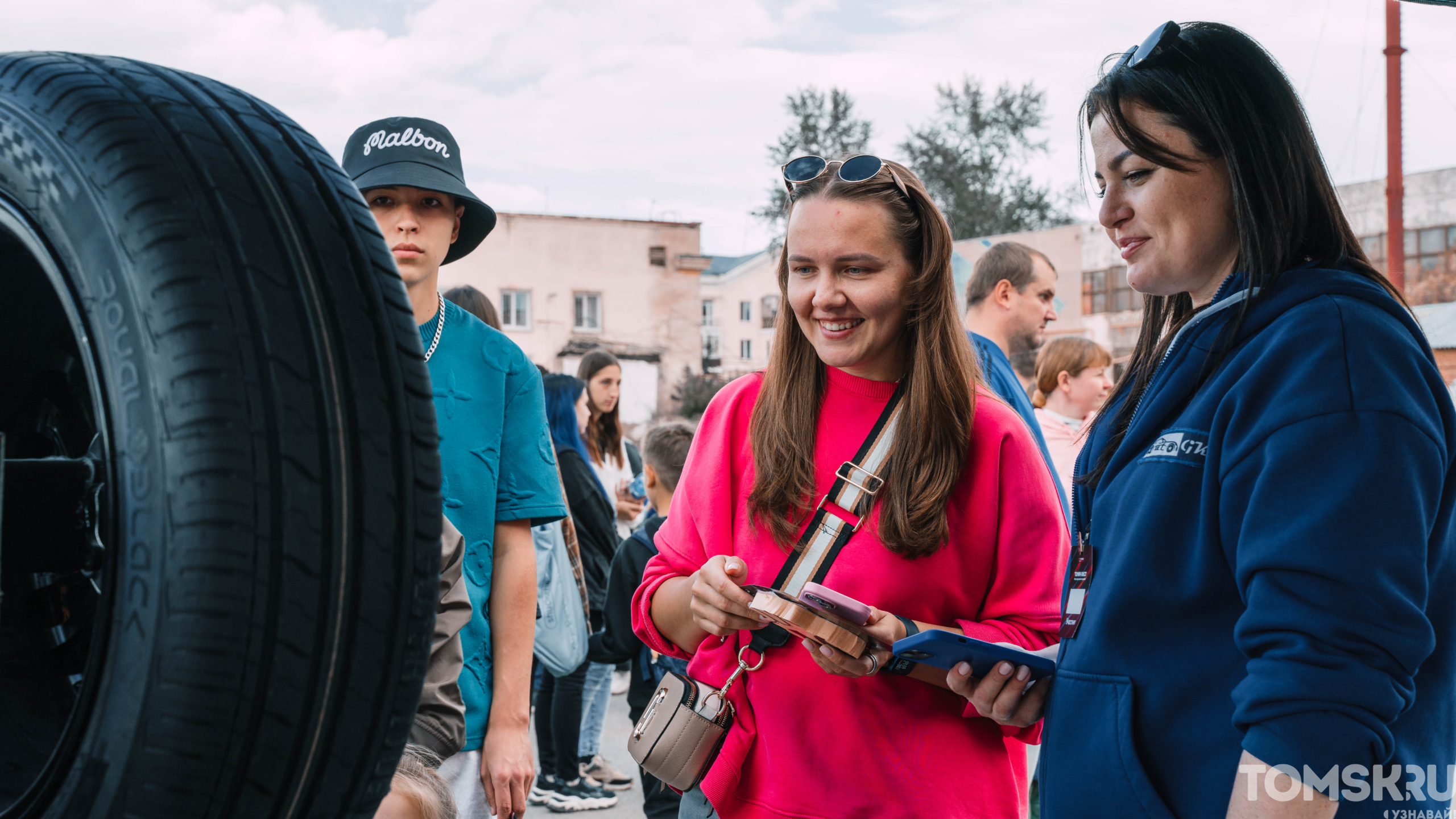 Множество авто и конкурс мастеров: в Томске прошел первый «ТомичФест»