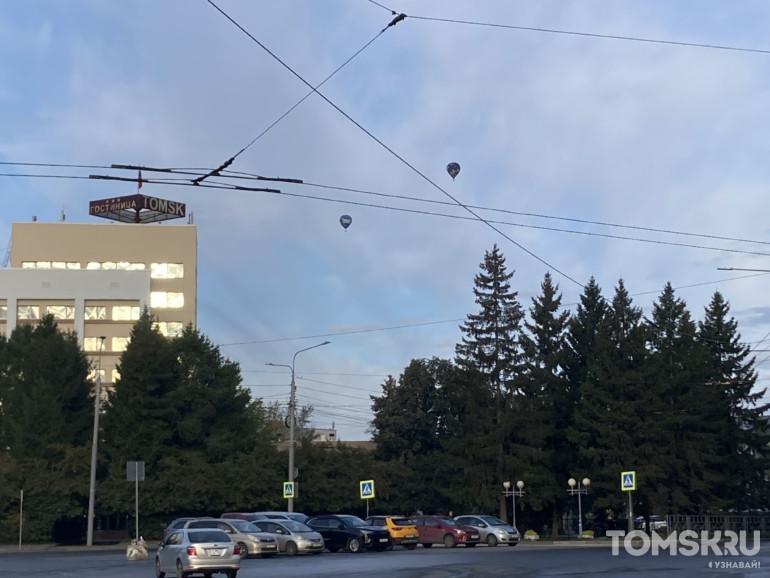 В небо Томска поднялись первые воздушные шары фестиваля «ВВЕРХФЕСТ2025»