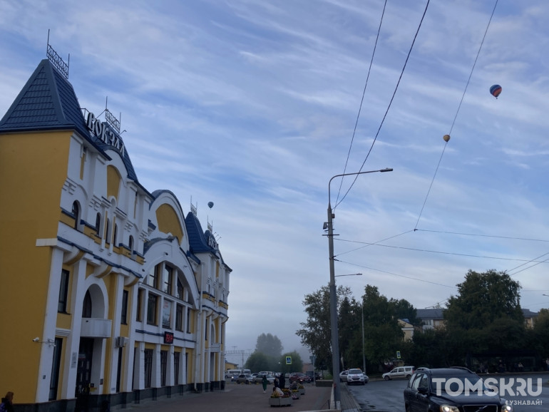 В небо Томска поднялись первые воздушные шары фестиваля «ВВЕРХФЕСТ2025»
