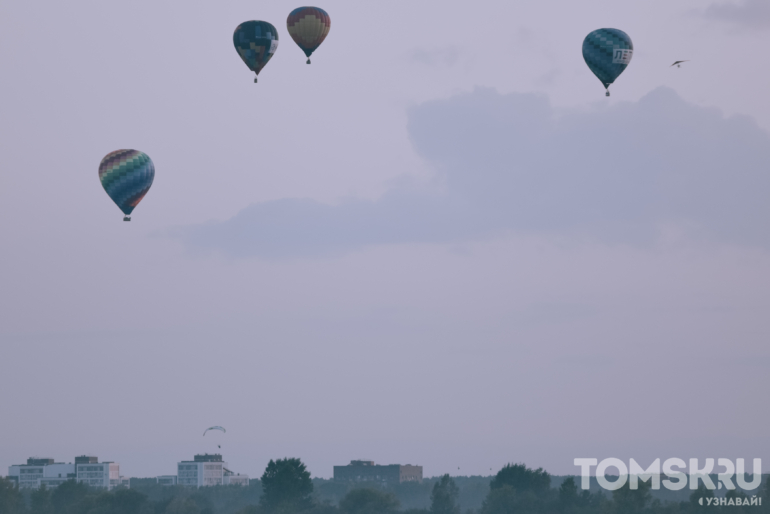 Фоторепортаж: в Томске прошел второй день фестиваля воздушных шаров