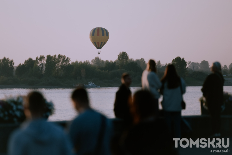 Фоторепортаж: в Томске прошел второй день фестиваля воздушных шаров