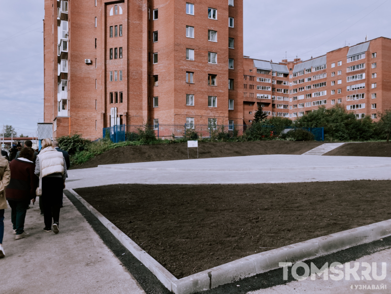 В Томске убрали «вечную» свалку на Вокзальной, а вместо нее разбили сквер