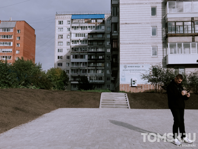 В Томске убрали «вечную» свалку на Вокзальной, а вместо нее разбили сквер