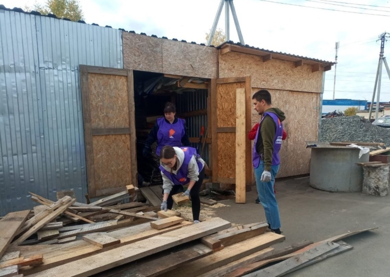 Волонтеры «Ростелекома» навели порядок в приюте для бездомных собак