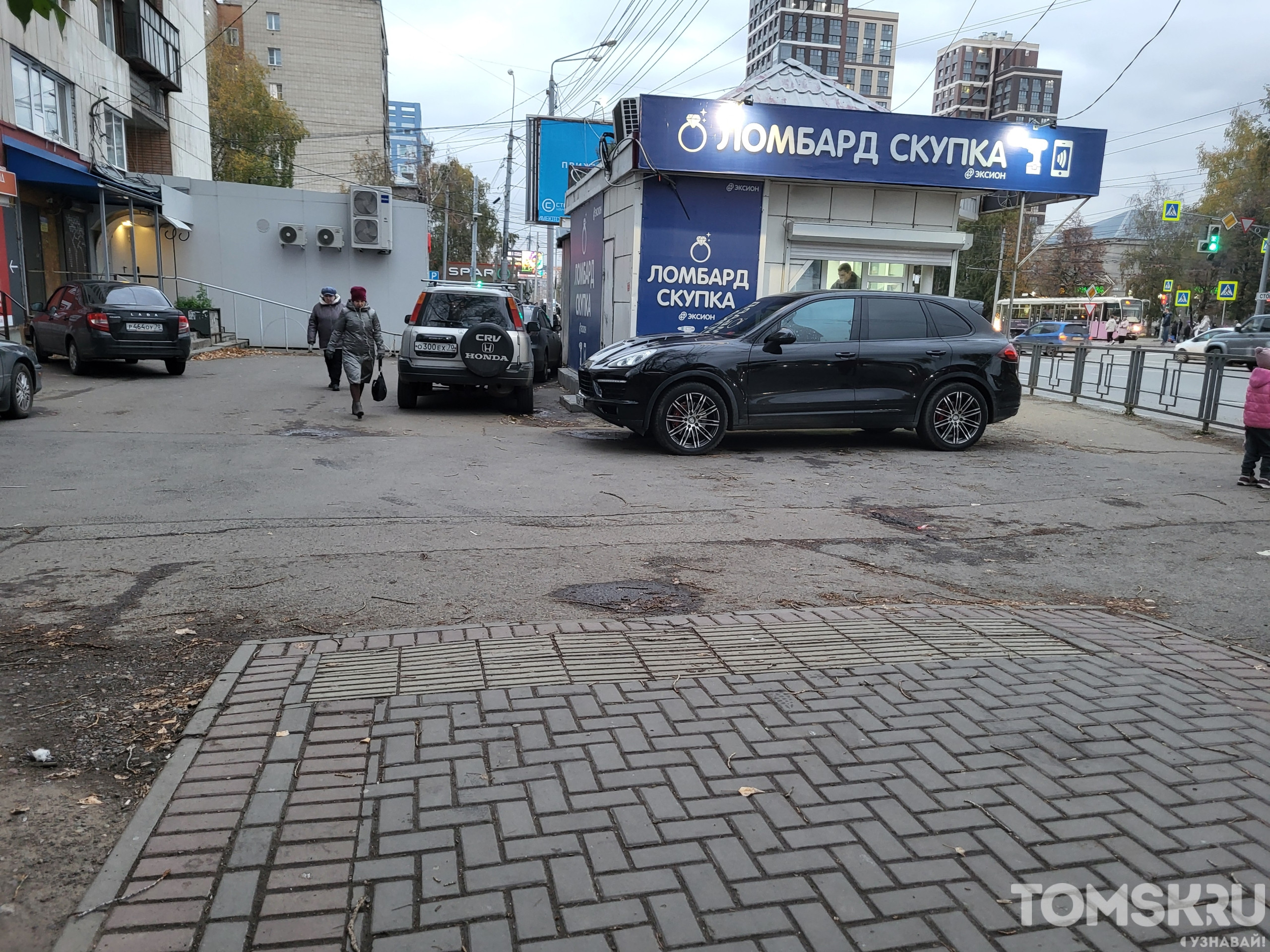Мастера томской парковки: от стритрейсера до водителя трактора