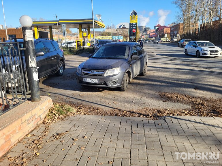Мастера томской парковки: автобусы без остановок или «зебры» для машин