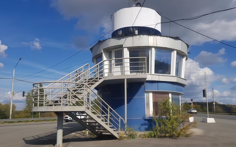 Предпринимательница арендовала пост ДПС перед Коммунальным мостом в Томске