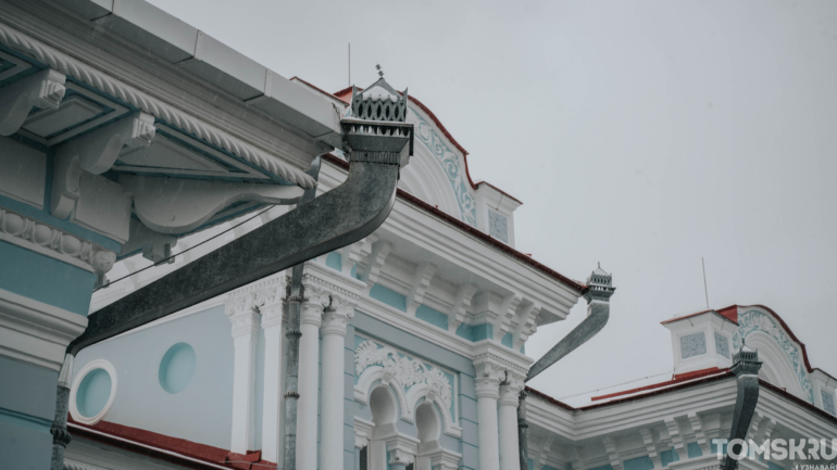 Мавританский стиль, «чешуя» на башенках и южная лепнина: в Томске заканчивают реставрацию дома Карим-бая