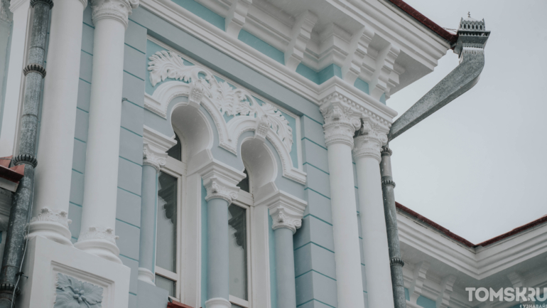 Мавританский стиль, «чешуя» на башенках и южная лепнина: в Томске заканчивают реставрацию дома Карим-бая