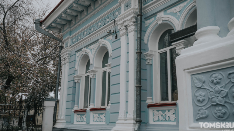 Мавританский стиль, «чешуя» на башенках и южная лепнина: в Томске заканчивают реставрацию дома Карим-бая