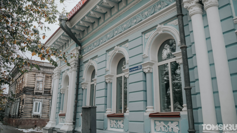Мавританский стиль, «чешуя» на башенках и южная лепнина: в Томске заканчивают реставрацию дома Карим-бая