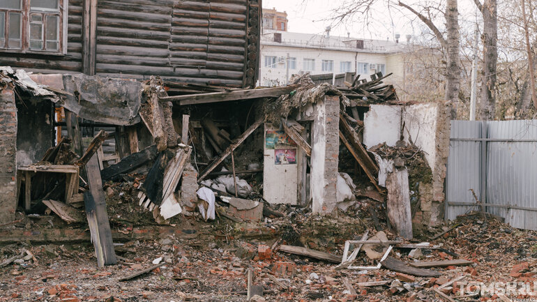 В Томске восстанавливают сгоревшую деревянную усадьбу на Гоголя, 50-50/1