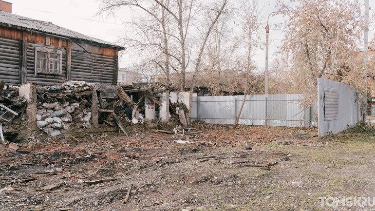 В Томске восстанавливают сгоревшую деревянную усадьбу на Гоголя, 50-50/1