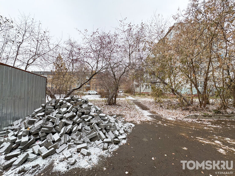 Вице-мэр Томска проверил благоустройство трех территорий в Октябрьском районе