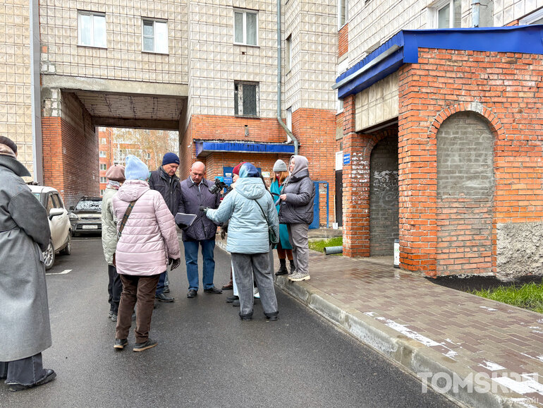 Вице-мэр Томска проверил благоустройство трех территорий в Октябрьском районе