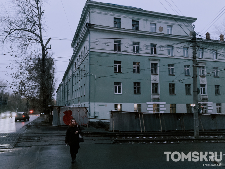 В Томске реставрируют общежитие ТПУ в стиле советского неоклассицизма