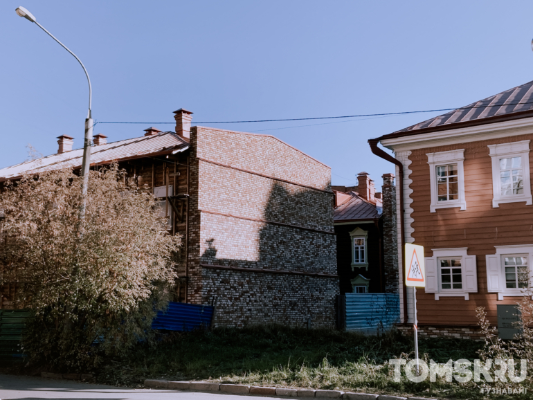 В томской усадьбе Акулова заканчивают восстановление трех домов