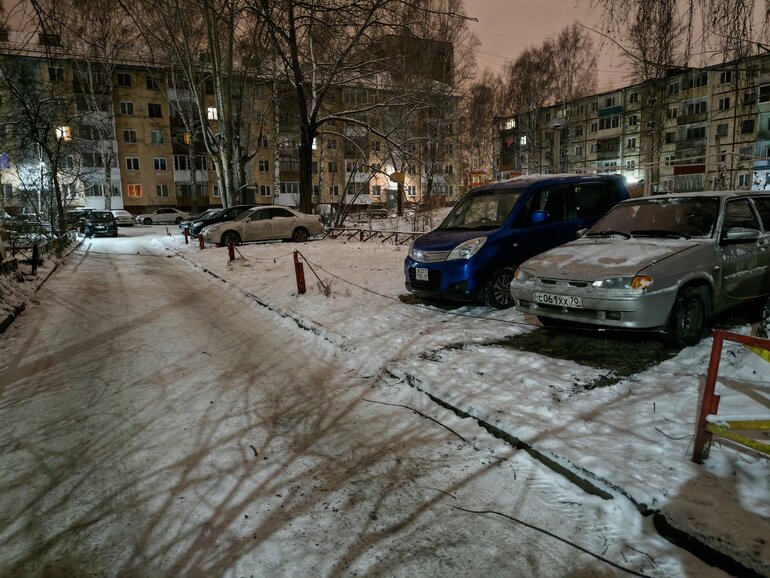 Мастера томской парковки: заблокированные остановки или частные стоянки