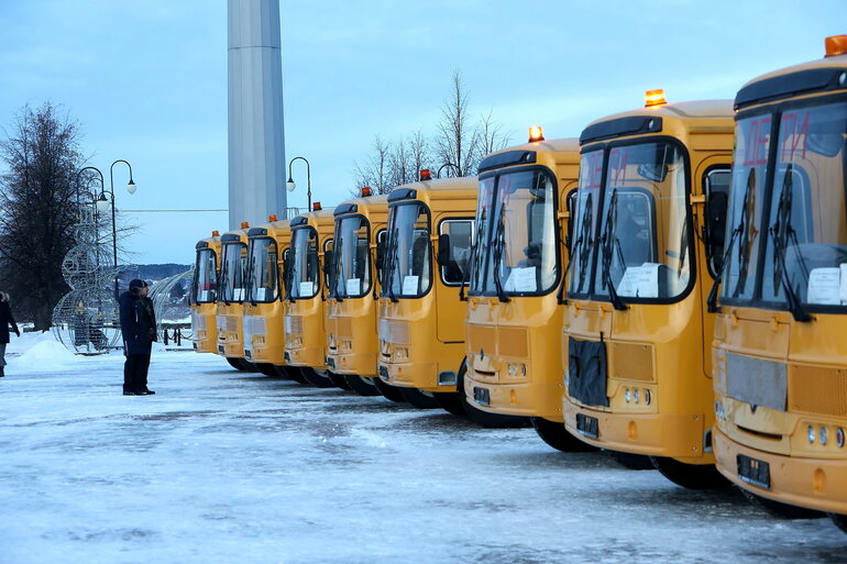 Муниципалитеты Томской области получили 13 новых школьных автобусов