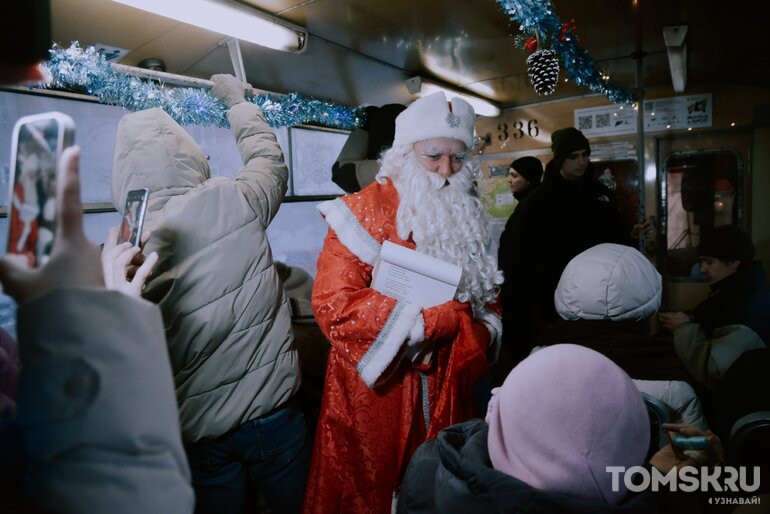 Зажжение елки, забег Дедов Морозов, катки и русский брендбук: власти Томска рассказали о подготовке к Новому году