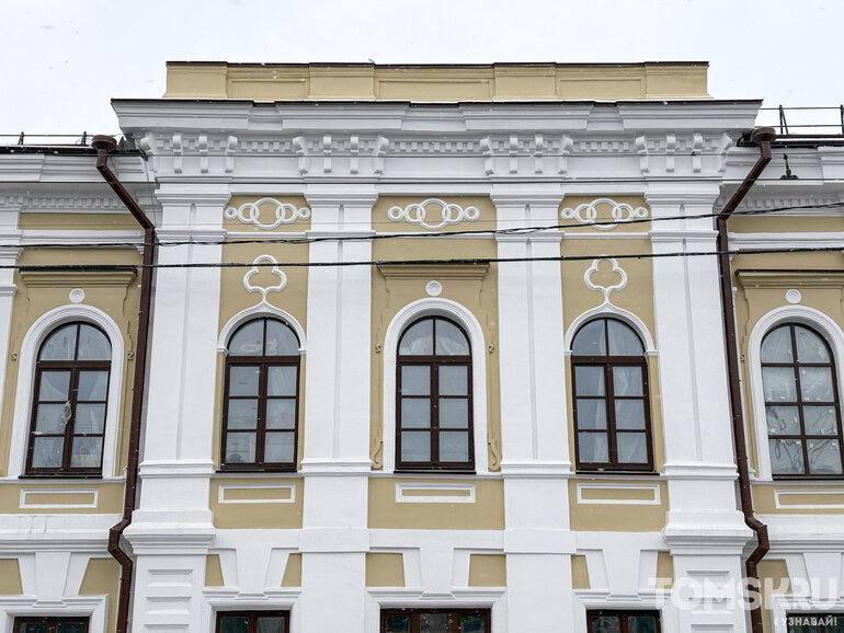 В Томске закончили ремонт фасада Дома молодежи на Розочке