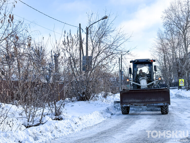 Мэр проверил уборку снега и льда в Ленинском районе Томска