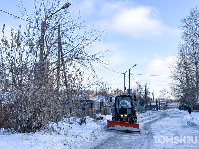 Мэр проверил уборку снега и льда в Ленинском районе Томска