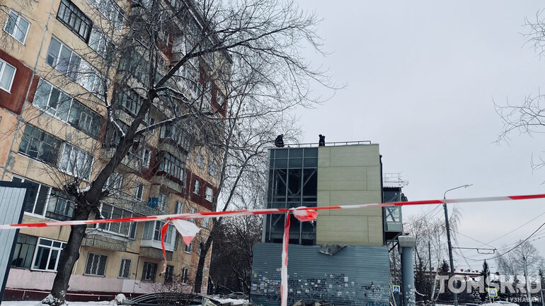 В Томске разобрали пролет одного из надземных переходов на Пушкина