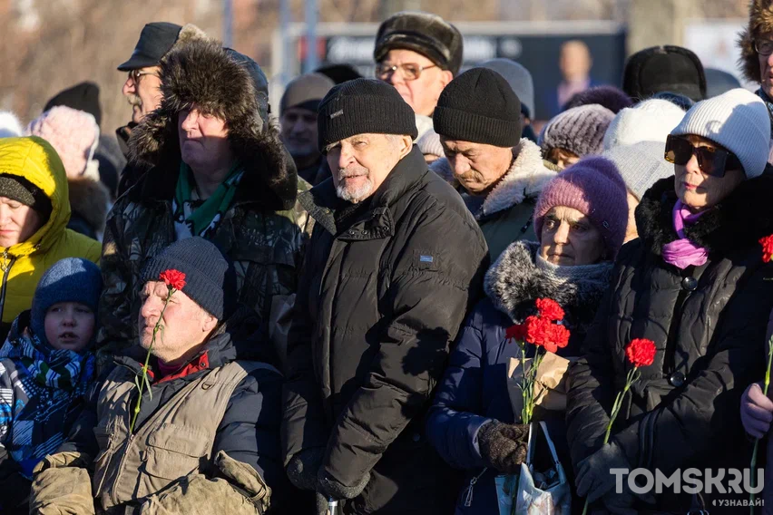 Памятник Егору Лигачеву открыли в центре Томска