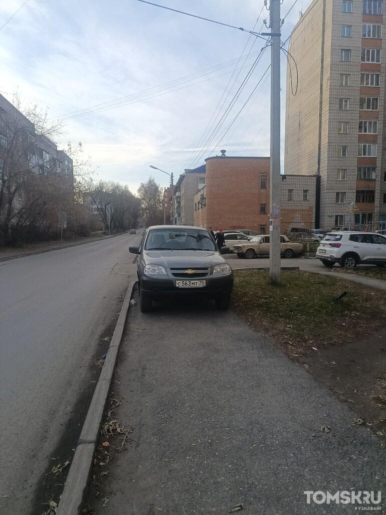 Мастера томской парковки: короли тротуаров или блокированная «зебра»