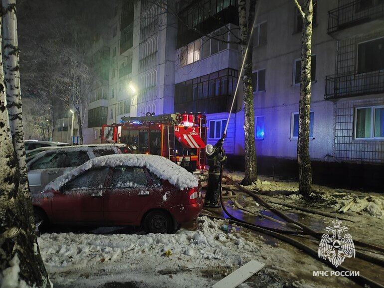 Пожарные эвакуировали 29 человек из томской многоэтажки