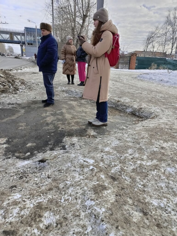 Томичи предлагают посыпать тротуары кофейным жмыхом — после жалоб на гололед